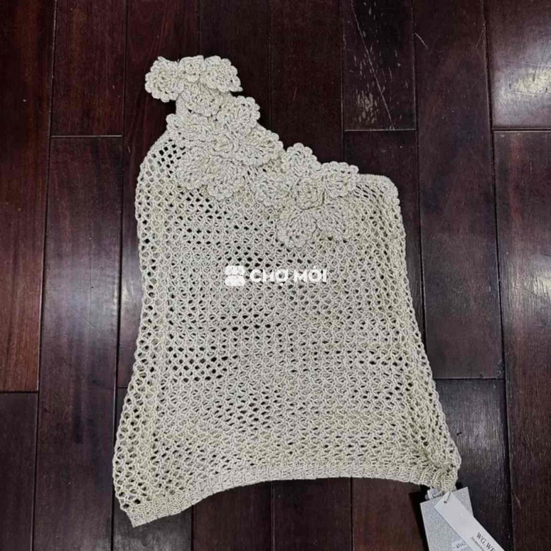 Pass áo lưới hoa lệch vai