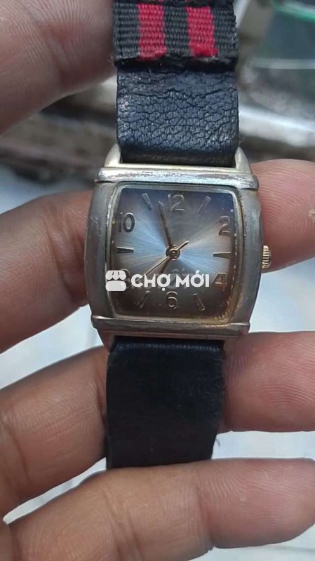Đồng hồ mặt vuông cổ điển dây xấu đen vỏ bạc