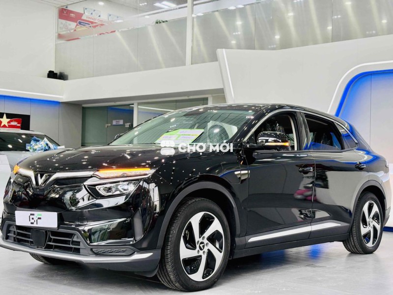 VinFast VF8 2024 S - 10 km
