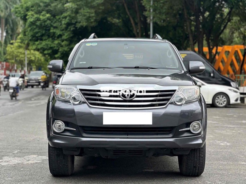 Toyota Fortuner 2.7V 4x2 model 2016 màu xám đẹp