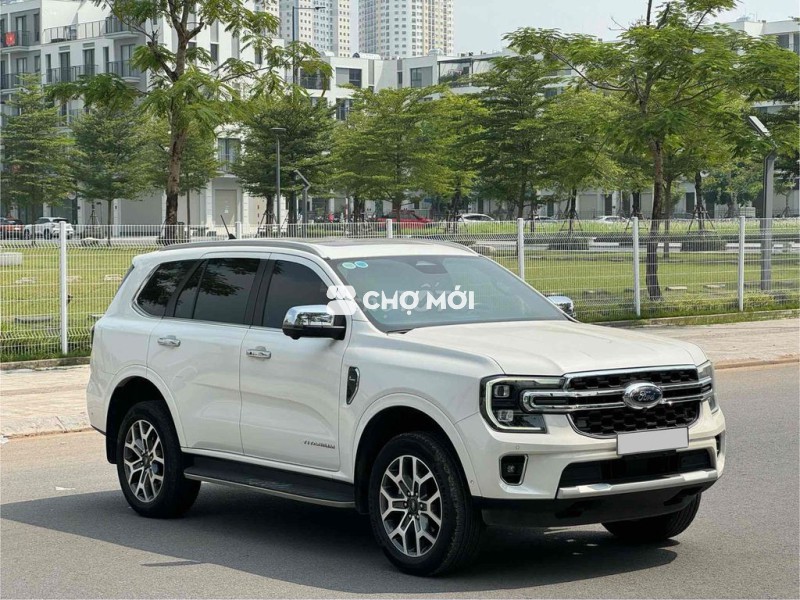 Everest Titanium 4x4 AT đẹp xuất sắc đi 20.000km