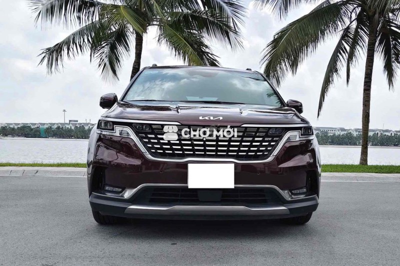 Kia Carnival 2.2D Signature 2023 màu đỏ mận