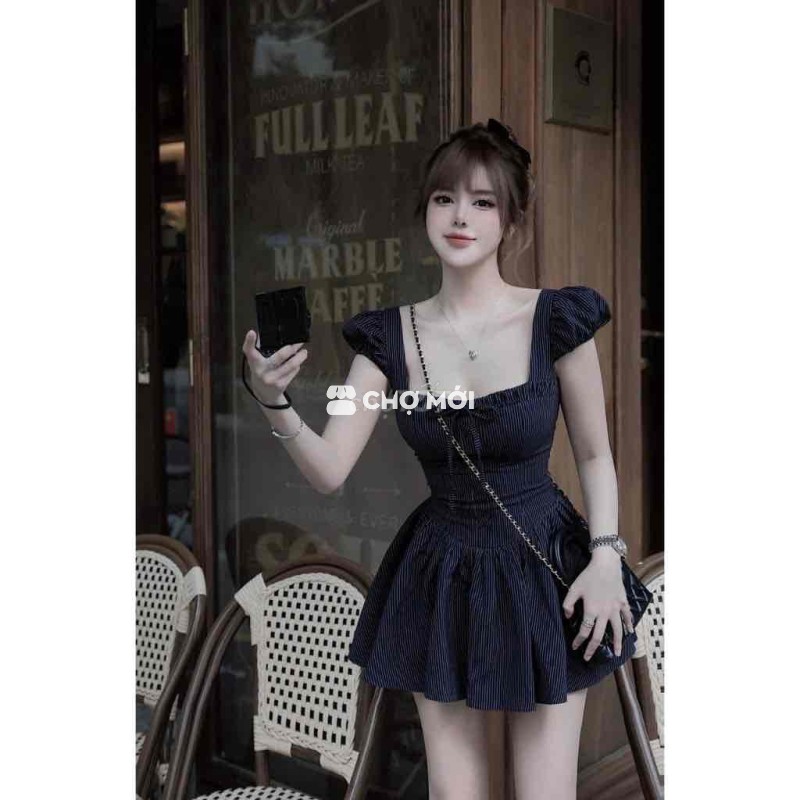 Đầm tiểu thư cổ tay vuông kẻ