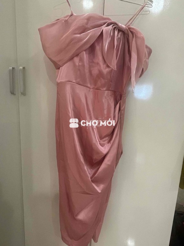 pass đầm đi tiệc mặc 1 lần