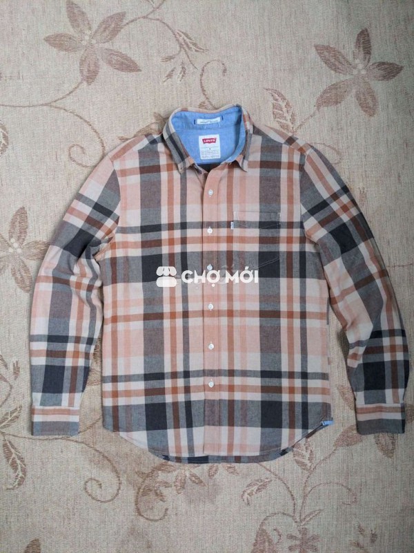 Sơmi Hiệu Levi's size M  chính hãng còn đẹp