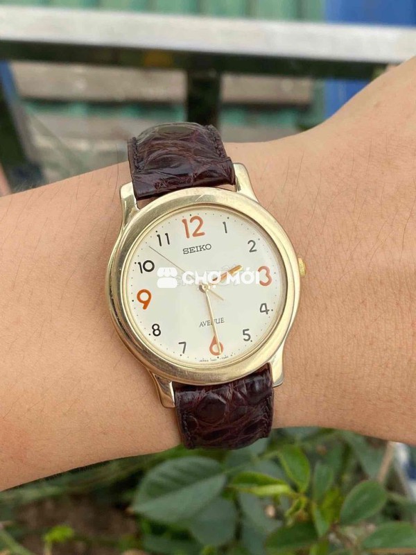 Đồng hồ Seiko Avenue dây da nâu mặt trắng
