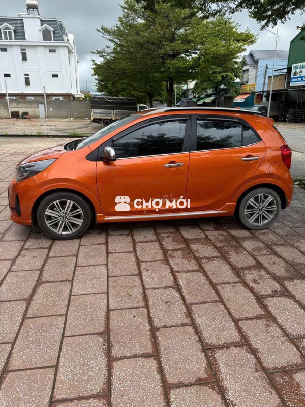 Kia Morning GT Line 2021 màu cam số tự động