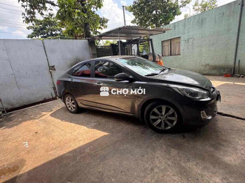Hyundai Accent 2011 1.4 MT - 100000 km