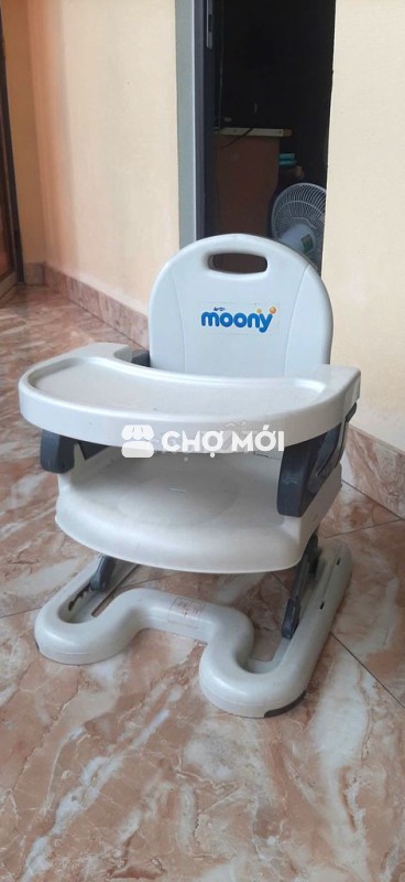 Ghế ăn dặm Moony còn rất đẹp