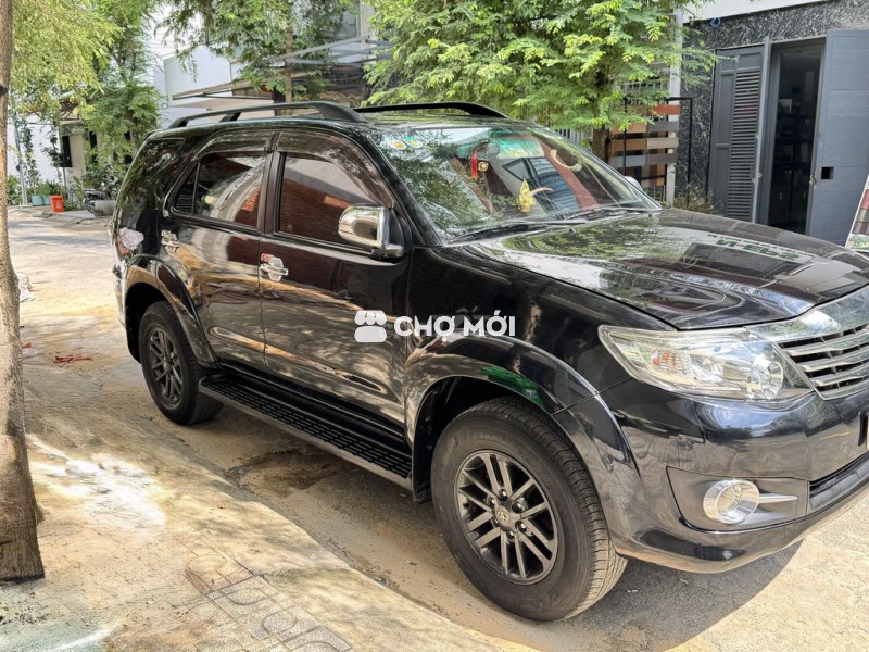 Toyota Fortuner 2015 2.7V 4x2 AT - Đen Sporty
