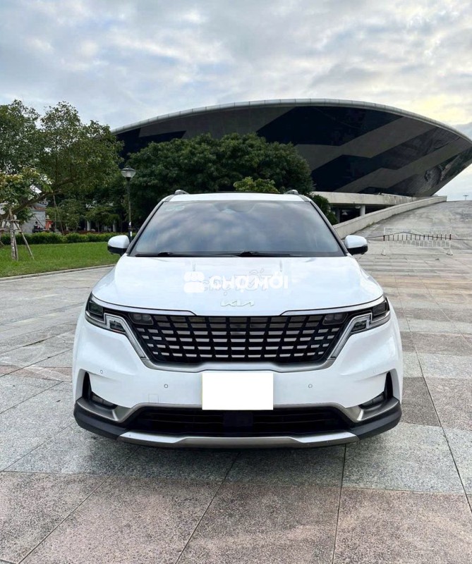 Kia Carnival 2023 Signature 3.5G - 50,000 km.