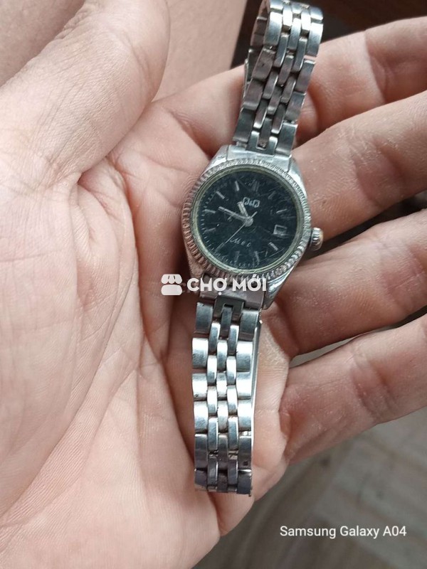 Đồng hồ cơ cót nữ Q&Q Nhật Bản
