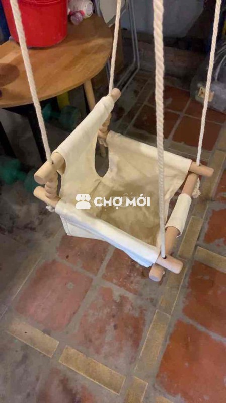 Xích đu vải gỗ màu kem cho bé