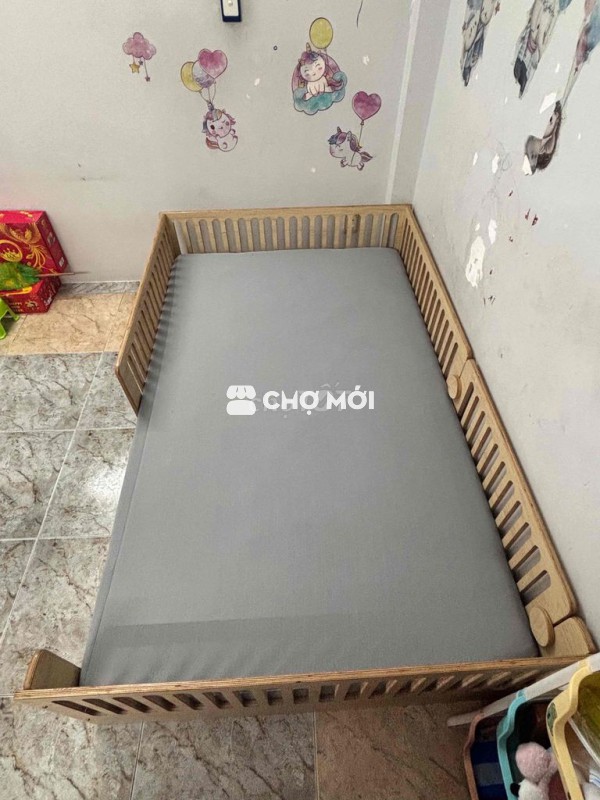 thanh lý bộ giường gỗ va nệm Rư cho bé