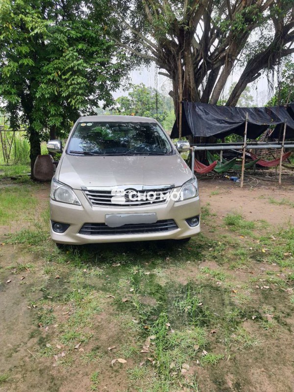 Xe toyota innova E zin-2013 MT