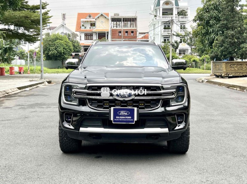 Everest Titanium 2023 4x4 - hỗ trợ trả góp%