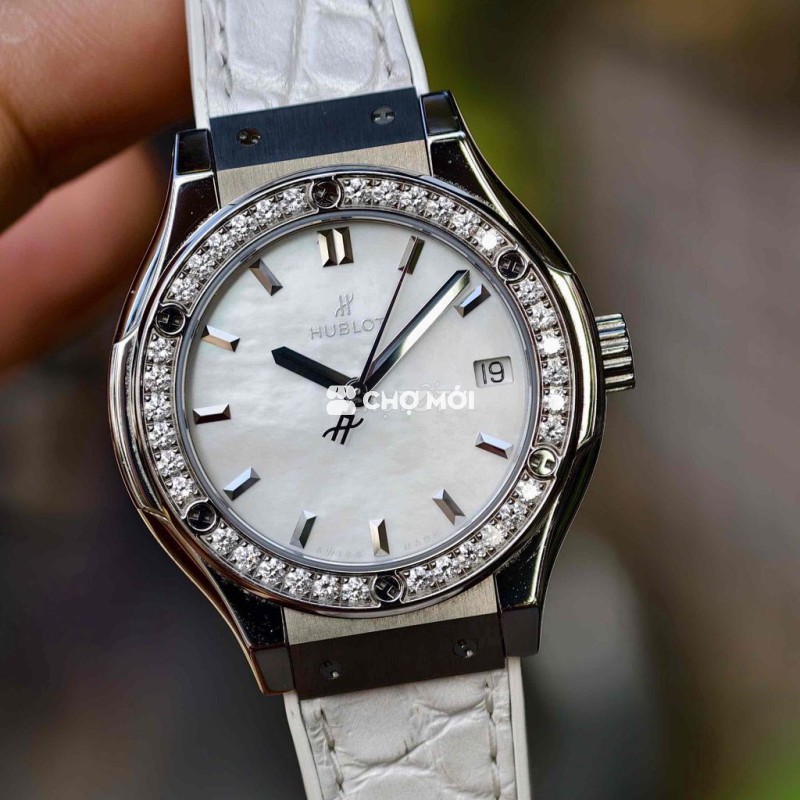 Hublot size 33mm niềng kim cương mặt mop cho chị e