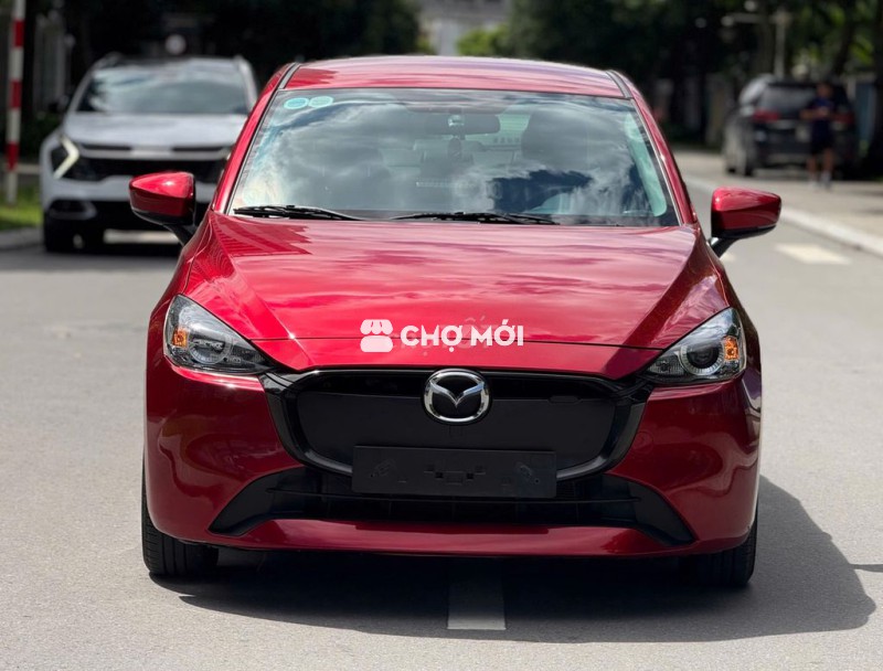 Mazda 2 AT 2023 màu đỏ, số tự động