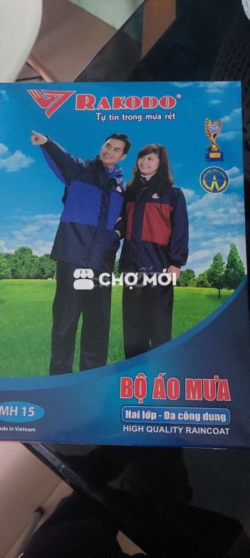 Có 2 bộ áo mưa mới