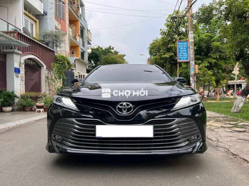 Toyota Camry 2021 2.5Q - Lướt 19,000 km cọp zin.