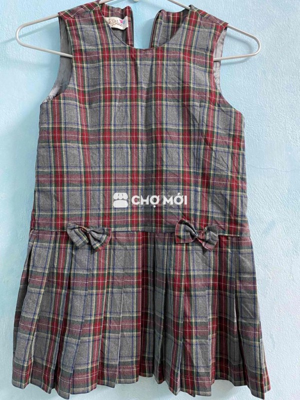 Váy kẻ sz 9 tặng váy + áo
