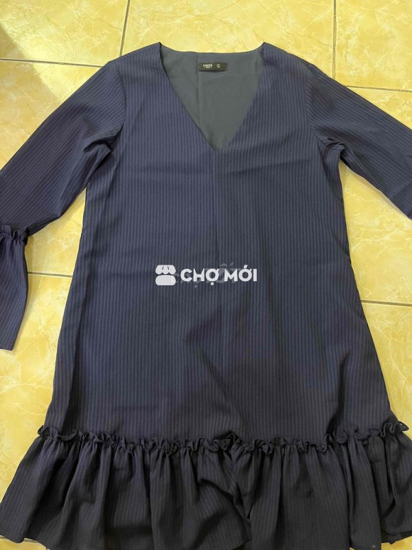 Đầm HNOSS xanh navy dáng suông cổ V – nữ tính