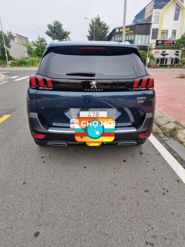 Ô tô Peugeot 5008 đời 2018, 7 chỗ, màu xanh