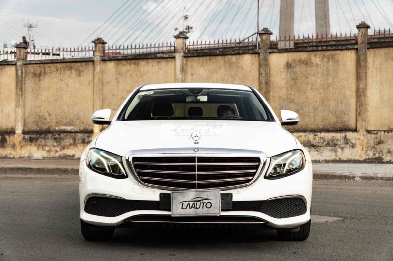 LONG ANH AUTO về Mercedes E200 model 2017