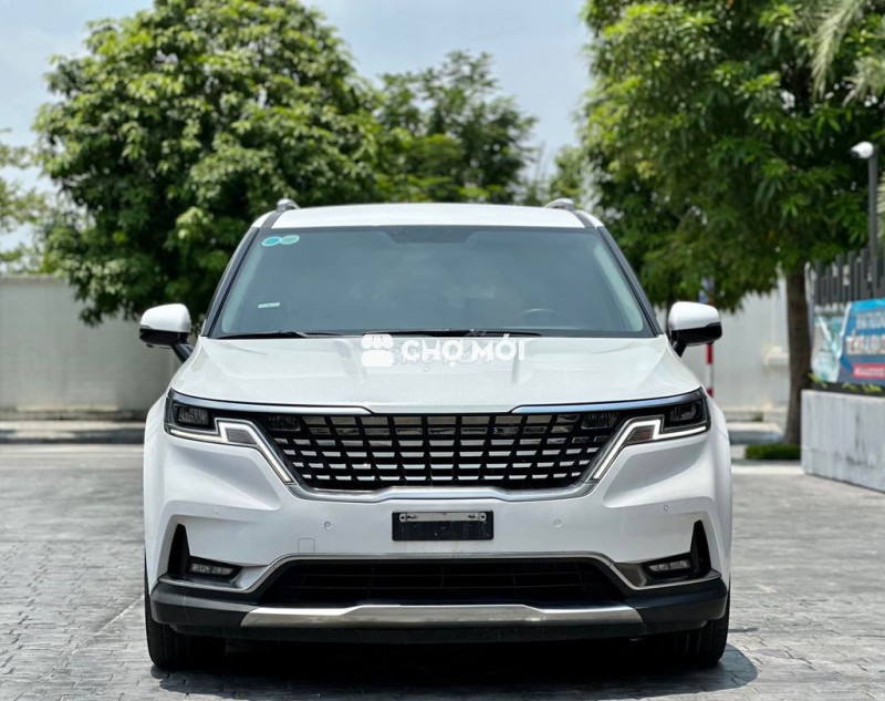 Kia Carnival 2023 Premium 2.2D 8S - 70,000 km.