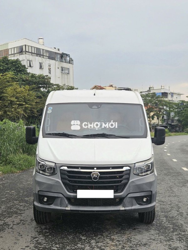 Xe tải van GAZ Sobol màu trắng, 3 chỗ 945kg 2025