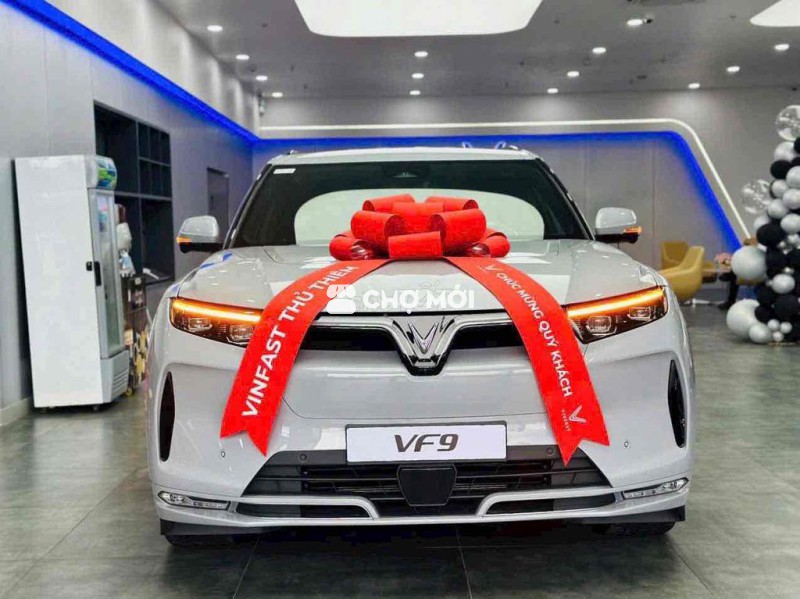 VF9 ĐỔI XĂNG QUA ĐIỆN TẶNG 100TR-BAO NỢ XẤU 100%