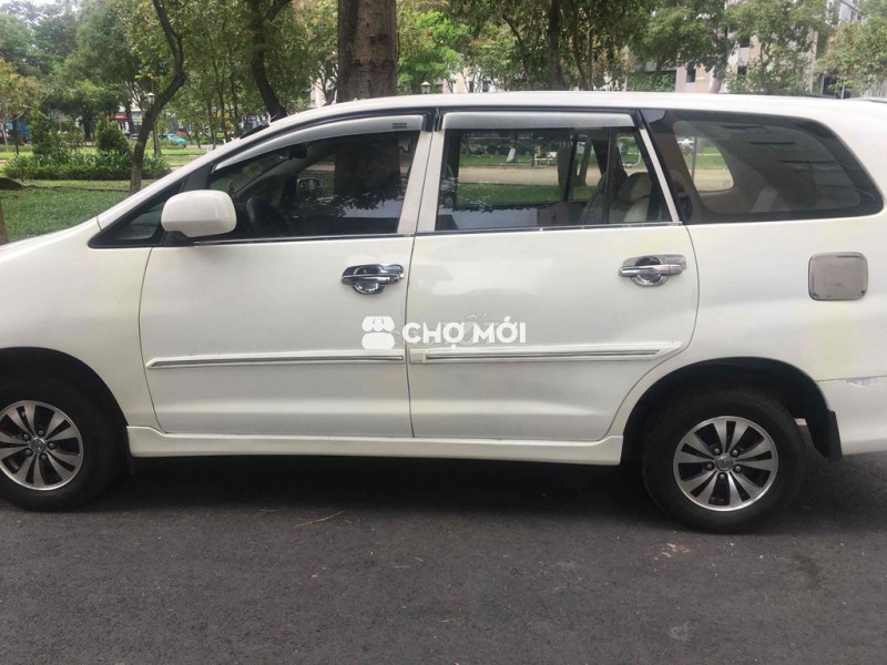 Toyota Innova 2013 2.0J - 123456