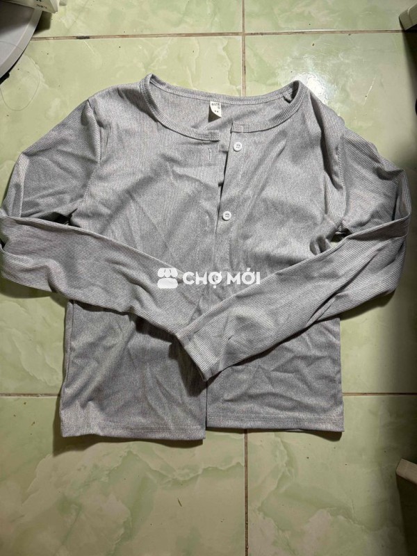 Áo khoác 50kg đổ lại mới chưa mặc lần nào