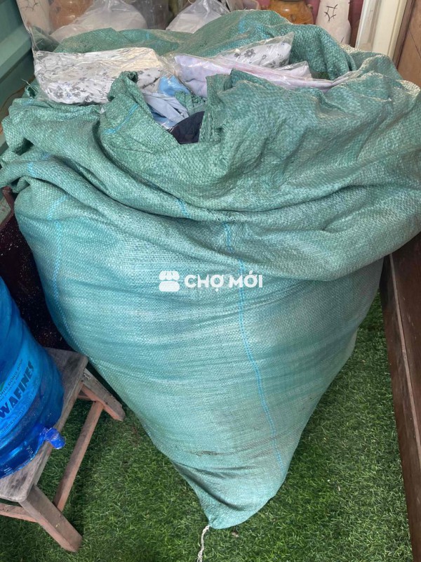 cho tặng quần áo còn mới