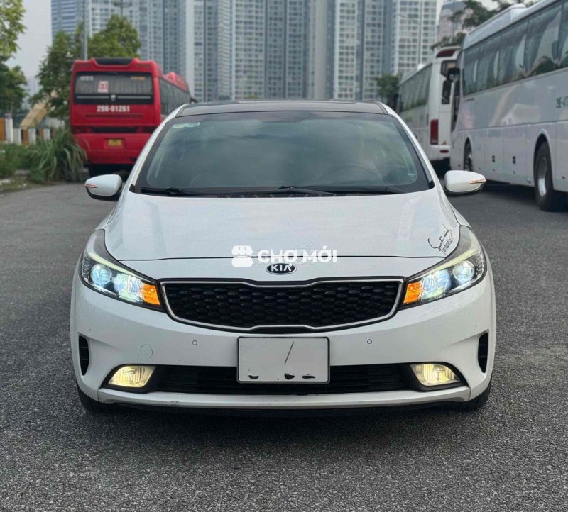 Kia Cerato 2017 2.0 AT - 7000 km