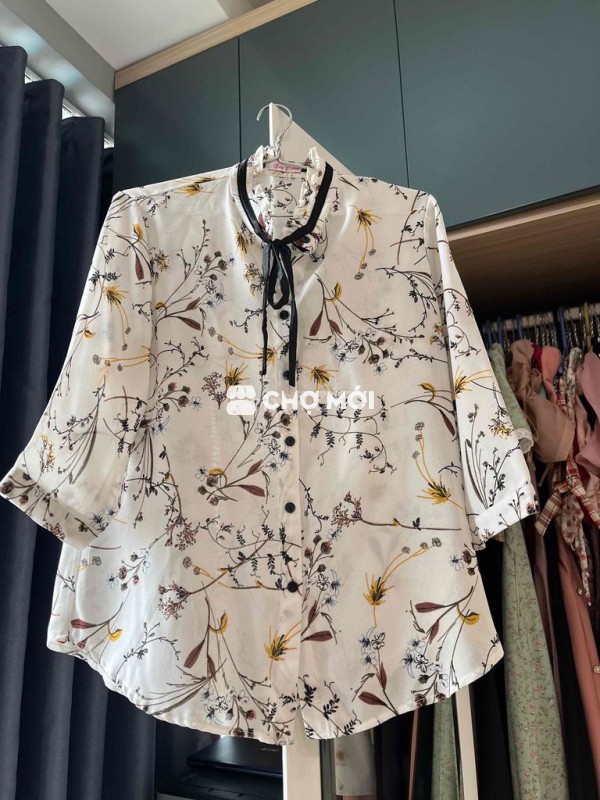 Cần pass áo sơ mi công sở đa số size M, L. Giá 90k