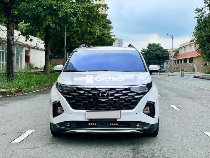 Hyundai Custin 2.0 Cao Cấp 2023 trắng đi 3 vạn km