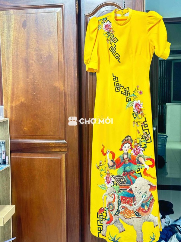 4 bộ áo dài mới 90%