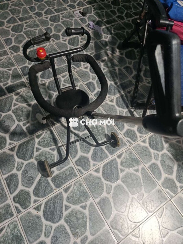 Dư 2 xe em bé ai cần ib