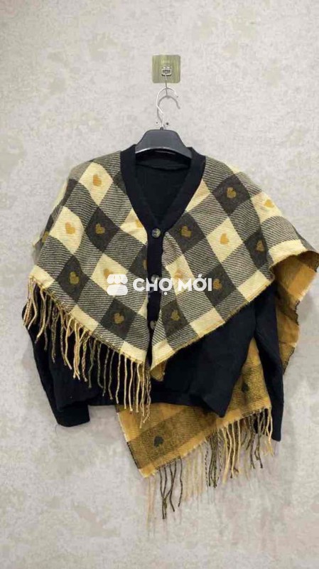 Áo khoác cardigan len nữ kẻ caro tua rua