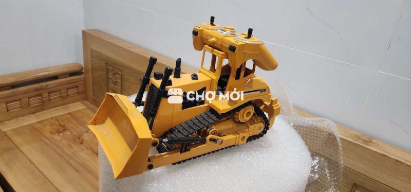 Xe ủi bé mua mà bé k chơi