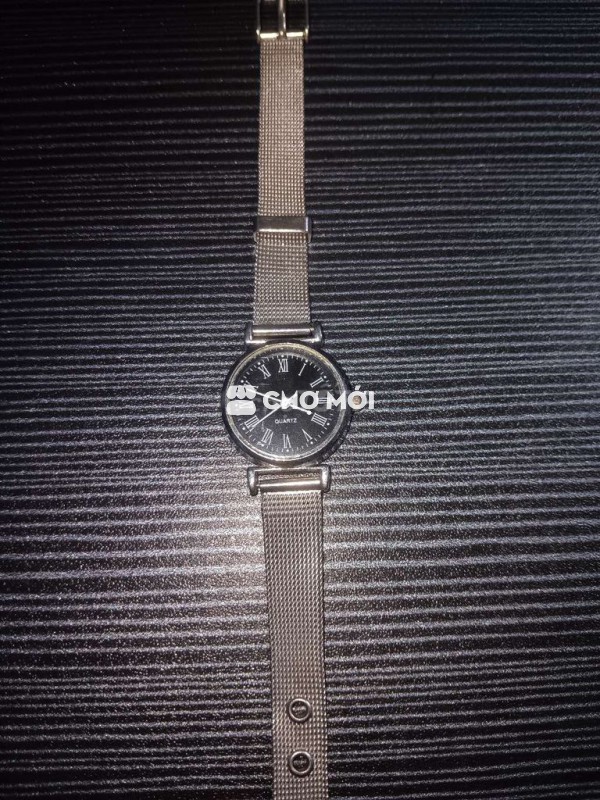 Đồng hồ nữ Quartz kim loại màu bạc