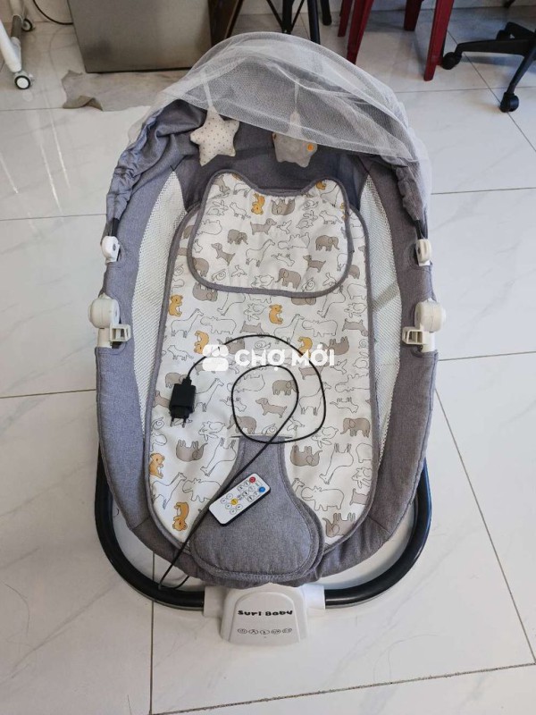Nôi tự động remote Suri Baby