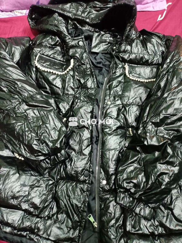 Áo khoác phao Chanel nữ đính ngọc trai đen