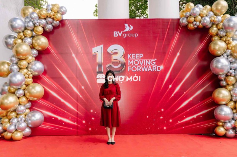 Váy đỏ thiết kế chất đẹp ảnh em chụp ạ