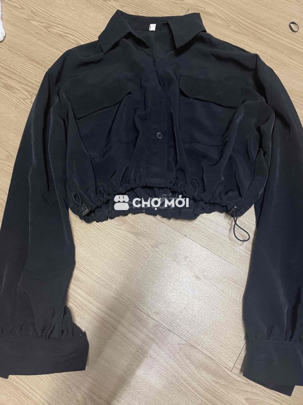 Áo sơ mi lụa croptop nữ đen dài tay