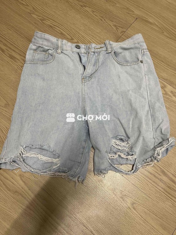 Quần short jean nữ rách gối màu xanh nhạt