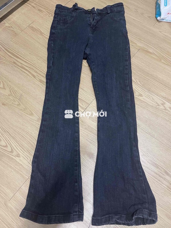 Quần jean ống loe nữ màu đen