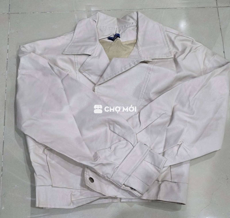 Áo khoác da nữ màu trắng trẻ trung
