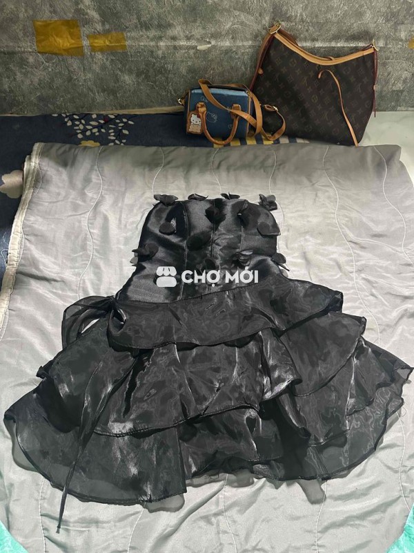 Váy cúp ngực xòe